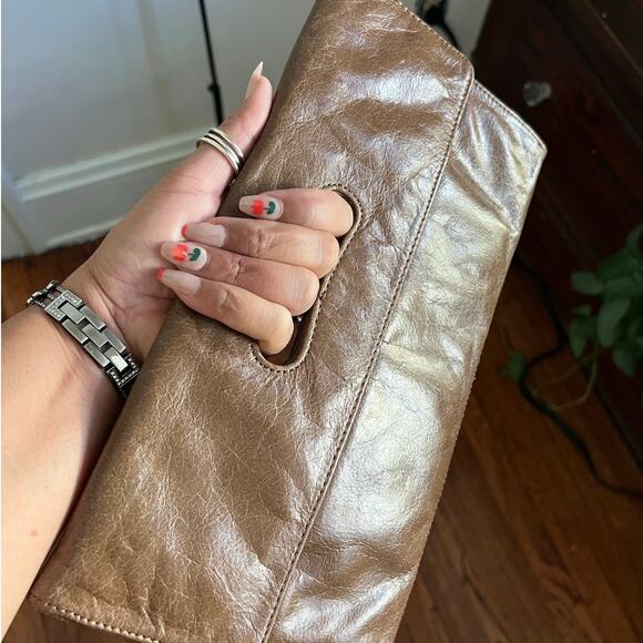 Hobo International Brown Leather Katrina Clutch Fold Over Cutout Handle Envelope - Picture 1 of 16